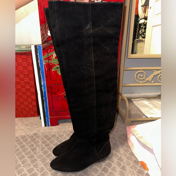 Knee high black suede boots. - Picture 1 of 3